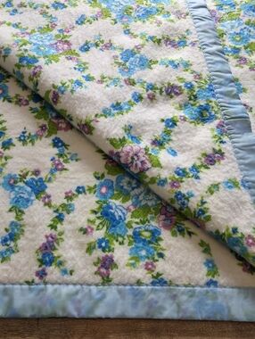 Vintage Esmond “Petite Rose” Blanket – White, Blue, Violet, Green